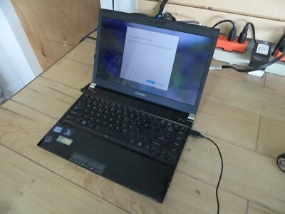 Toshiba Portege R835-P88 / i5, 6 GB RAM / Para piezas / Windows arrancado, disco duro limpiado Foto 1 de 4