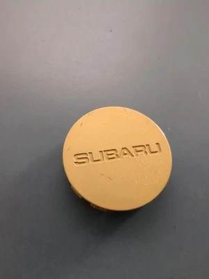 subaru impreza Wrx Gold Centercap - Image 1 of 3