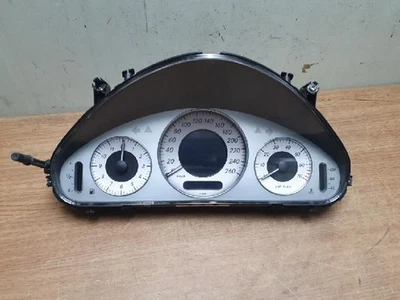 Mercedes-Benz E200 2006 grupos de instrumentos 2115401748 Foto 1 de 4