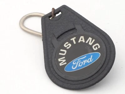 PORTE CLÉS ANCIEN - KEYCHAIN - FORD MUSTANG - Photo 1/2