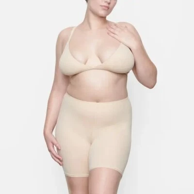 Nuevo braguita corta para mujer SKIMS Sand se adapta a todas las bicicletas talla XXS  Foto 1 de 4