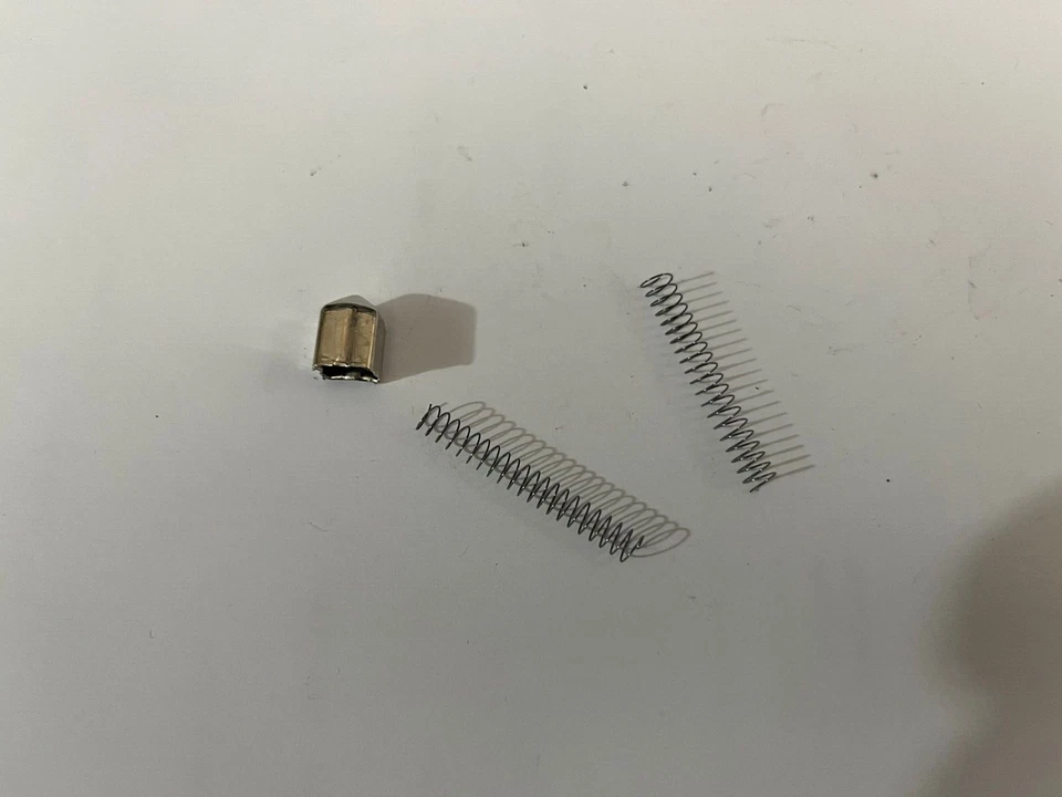 LIONEL PART ,, 151 , SEMAPHORE  , PAIR OF RETURN SPRINGS & A POST CAP - Image 1 of 1