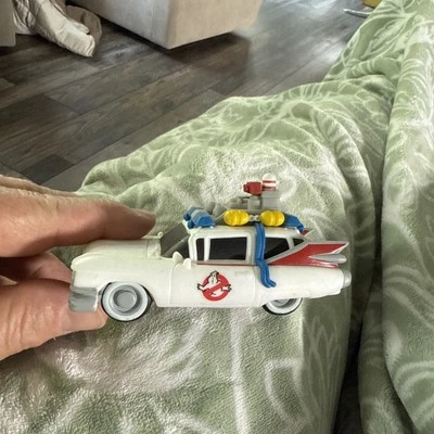 Figura de acción coleccionable estilizada Ghostbusters Ecto 1 Titans 4,5" Foto 1 de 4