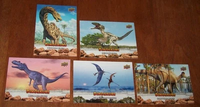 Cinco cartas C de dinosaurios de baraja superior Foto 1 de 2