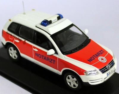 Minichamps 1/43 400 052090 VW Touareg 2002 Notarzt Diecast model car - Image 1 of 4