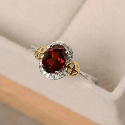 Anillo de compromiso de diamantes y rubíes naturales de corte ovalado de 2,00 quilates de oro blanco de 14 quilates Foto 1 de 4