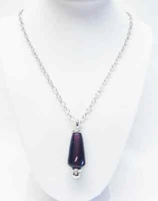 Collar colgante esbelto púrpura lágrima gota cuentas de vidrio enchapado en plata pasador Foto 1 de 4