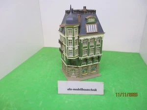 Kibri 43771, Stadthaus mit Ladenlokal und Turm für Spur H0. - Bild 1 von 5