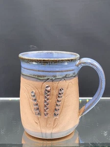 Taza artística de cerámica Steve Ashley Studio Cottagecore KANSAS azul trigo criado firmada - Imagen 1 de 6