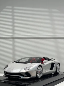 Lamborghini Aventador S Roadster (Fantasy White) [MR Collection] 1/18 scale - Picture 1 of 4