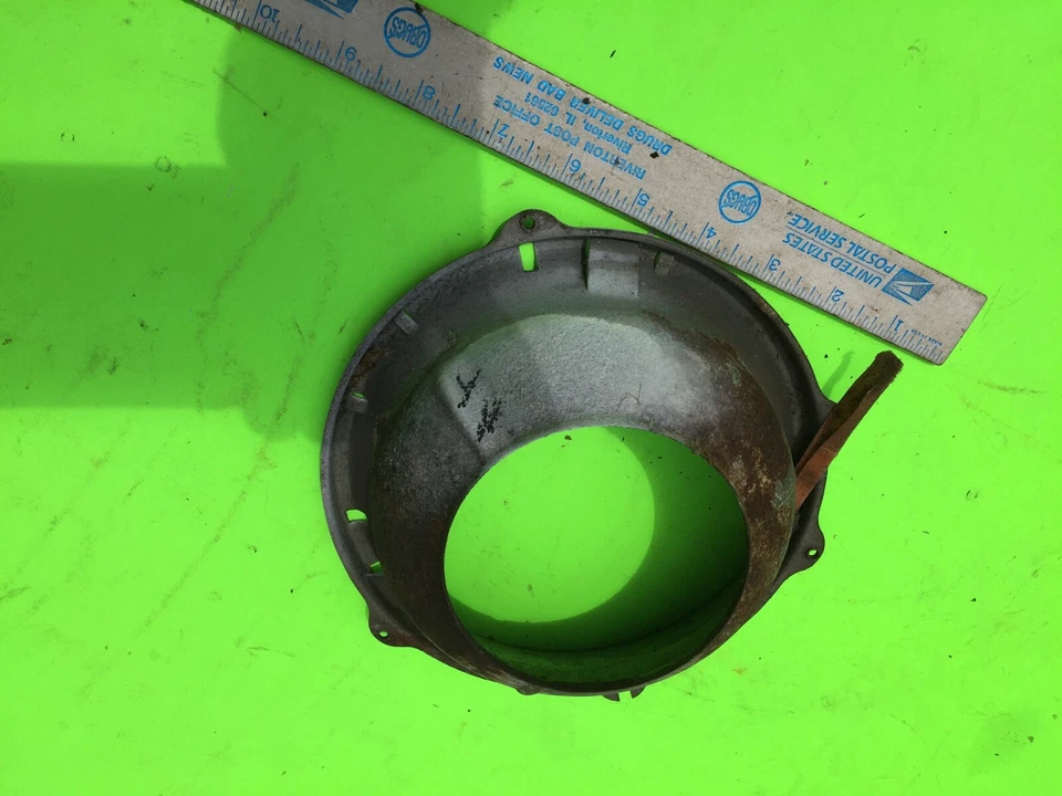 Фиксатор фары Kaiser, новый из старых запасов.     Товар: 14790a - Изображение 1 из 1