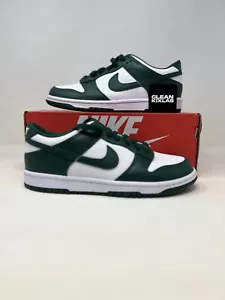 Nike Dunk Low ""Michigan State"" GS Talla 7y Totalmente Nuevo Con Caja EN MANO - Imagen 1 de 7