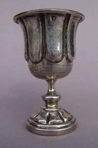 ANTIKER SILBER HISTORISMUS FUSSBECHER, KOPFPUNZE, MIIMUM 800 SILBER - Bild 1 von 6