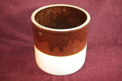 Vaso antiguo esmaltado con sal marrón y blanco de un galón Foto 1 de 4