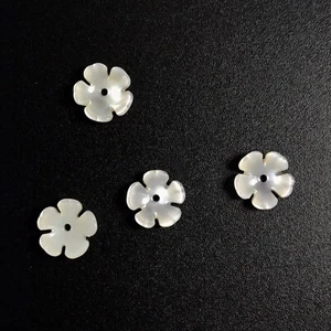 4 piezas Natural Blanco MOP Carcasa Tallada Flor 10 mm - NUEVO HÁGALO USTED MISMO Diseño de Cuentas al Mayor - Imagen 1 de 7