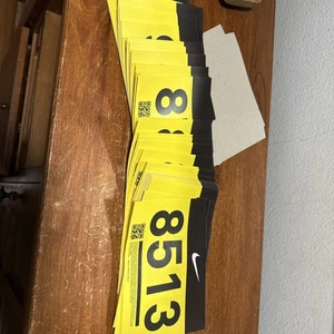 Nike Swoosh Rare Promo Race Number Runners Marathon Yellow Black New unbenutzt Lot - Bild 1 von 3