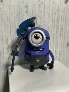 Figura miniatura Minion encubierta de Despicable Me (Proximate 2 X 2 pulgadas) - Imagen 1 de 6