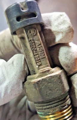 84-95 TOYOTA PICAPE 4RUNNER VÁLVULA DE COMUTAÇÃO A VÁCUO BIMETÁLICA VSV BVSV 22RE - Imagem 1 de 2