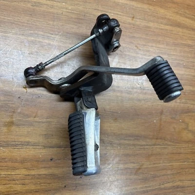 Yamaha V Star 1100 XVS1100 1999-2009 reposapiés izquierdo reposapiés palanca de cambios acoplamiento OEM Foto 1 de 4