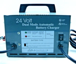 Caricabatteria Lester Electrical Model 18330 24V doppia modalità ~ spedizione gratuita! ovunque - Foto 1 di 8