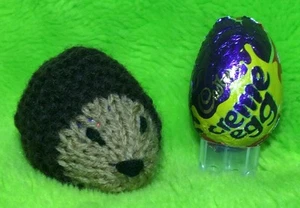 KNITTING PATTERN - Hedgehog chocolate cover fits Creme Egg - Picture 1 of 1