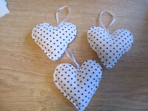 3 Dekoherzen, Stoff- weiß mit blauen Punkten- neu- Handarbeit - Bild 1 von 3