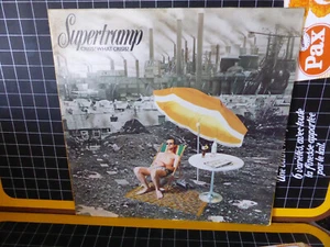 Supertramp – Crisis? What Crisis?  33 RPM, 12" A&M Records – 394 560-1 - Picture 1 of 5