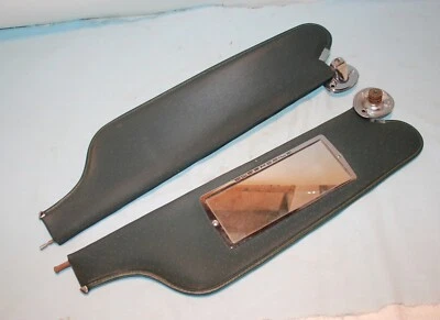 Espelho para quebra sol 66 67 Oldsmobile Toronado - Imagem 1 de 4