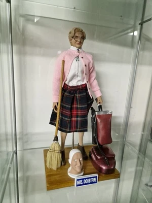 Mrs Doubtfire 1/6 scale custom action figure - Immagine 1 di 4