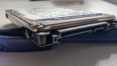 320 GB Western Digital (WD3200BEVT) WD Scorpio Blue #2 - SATA2 (3 Gb/s) - 2,5‘‘ - Bild 1 von 3