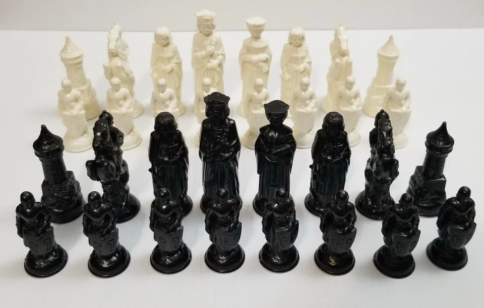 ANRI E.S. Lowe Vintage King Arthur Renaissance Chess Pieces Chessmen COMPLETE - Image 1 of 4