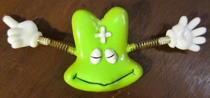 Broche prendedor de solapa de plástico revestido de plata verde rosa con manos saltantes Silly Faces - Imagen 1 de 11