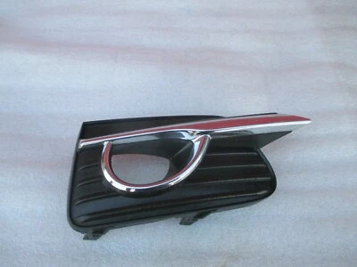 Infiniti Q50 2014 2015 2016 2017 acabado delantero derecho rejilla antiniebla Foto 1 de 4