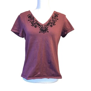 Camisa Whimsigod de cuello en V de Christopher & Banks bordada para mujer de medio - Imagen 1 de 8