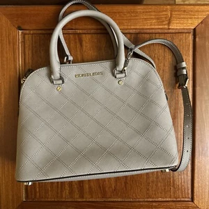 MICHAEL KORS Cindy LG Dome Crossbody Bag Gray Quilted Stitching Shoulder Handbag - Picture 1 of 11