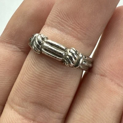 Anillo Judith Ripka Plata de Ley Texturizada Banda Apilable Talla 8 - 4.9g Foto 1 de 4
