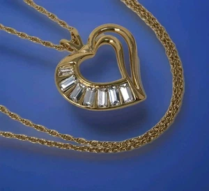 Collana con ciondolo cuore aperto strass cristallo tono oro e baguette catena 16" - Foto 1 di 13