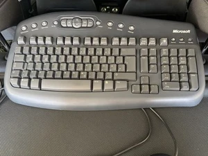 Microsoft Wireless Multimedia Keyboard 1.1, Handauflage - Bild 1 von 4
