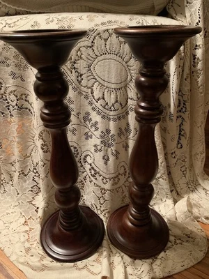 Набор из 2 подсвечников Pottery Barn из тяжелого дерева темно-коричневые 18 дюймов в высоту - Изображение 1 из 4