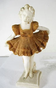 FIGURINA SALE STAMPATO IN FUSIONE NON COMUNE, SHIRLEY TEMPLE, IL BAMBINO PRENDE UN FIOCCO - Foto 1 di 7