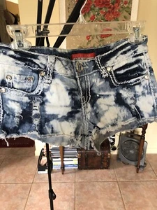 Woman’s Shorts - Picture 1 of 4