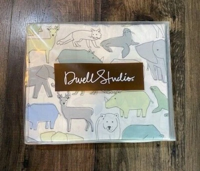 *NUEVO EN PAQUETE* DWELL STUDIO Safari Animal Estampado Caravana Cuna Falda Polvo Volantes, NUEVO Foto 1 de 3