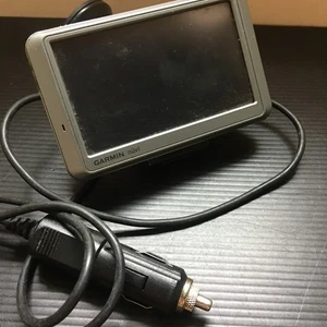 Garmin nüvi 750 Touchscreen  Navigator Bundle with Car Charger & Mount - Picture 1 of 5