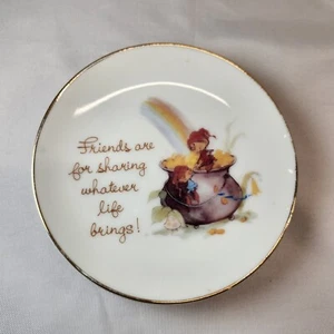 Plato de baratija American Greetings Friends porcelana 1978 Lasting Treasures 4" - Imagen 1 de 3