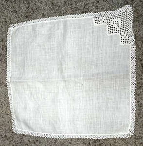 Vintage Cotton Hanky With Embroidery Hankerchief Doily White Edging Boutique - Picture 1 of 6