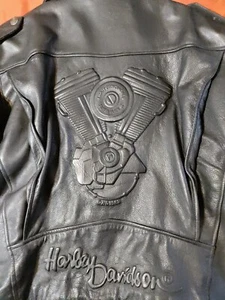 Giacca pelle Harley Davidson blocco motore in rilievo taglia L cerniera danneggiata - Foto 1 di 12