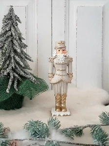 Nussknacker - beige Golddekor - Höhe 18 cm - Nostalgie Winter Figur Soldat Deko - Bild 1 von 8