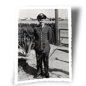 1950s Military Photo #42 Airplane Pilot Planes Officer - Picture 1 of 1