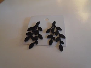 Black Leaf Design Drop Earrings New - Picture 1 of 1