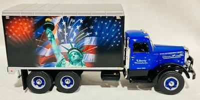 Furgoneta Liberty Fireworks Co. Mack serie L Dry Goods de First Gear escala 1/34 Foto 1 de 4